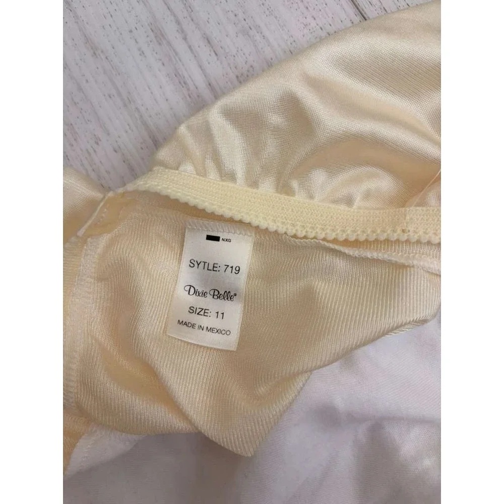 NWT Dixie Belle Vintage Nylon Panties Sz 11 Beige Scalloped‎ Leg Style 719